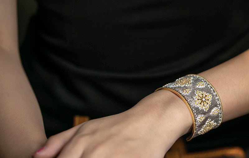 Sterling Silver Gold-Embellished Retro Classic Snowflake Bangle