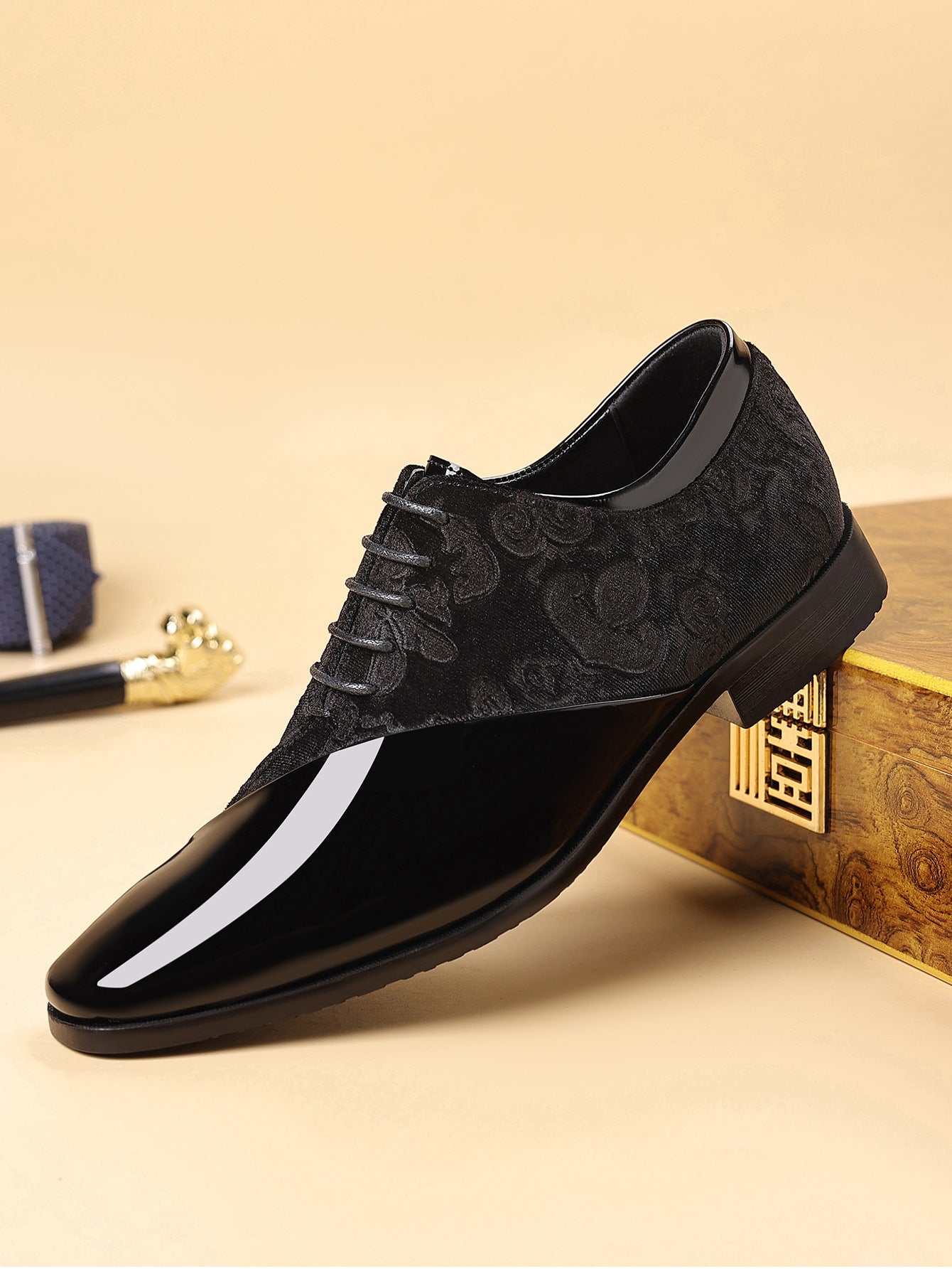 Shiny Men's Business Pointed-toe Leather Shoes