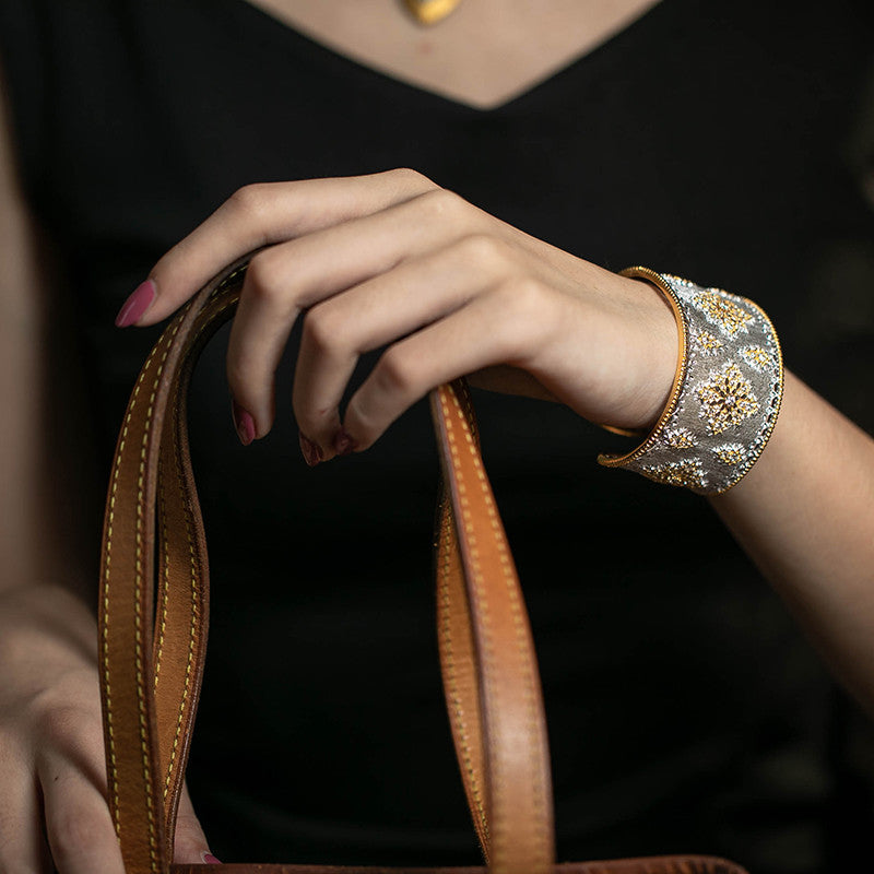 Sterling Silver Gold-Embellished Retro Classic Snowflake Bangle